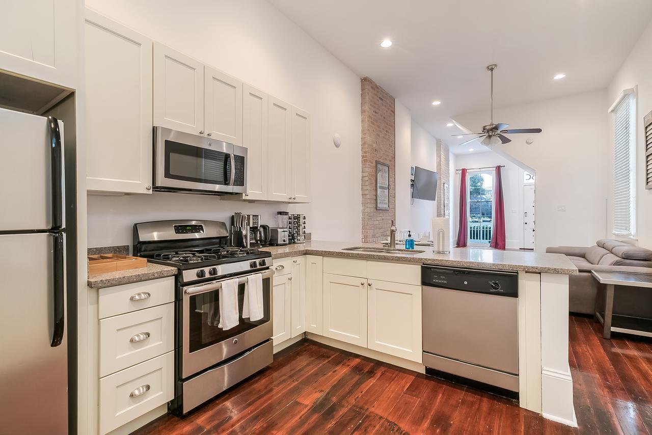 Апартаменты Modern 2Br On Carondelet By Hosteeva Новый Орлеан Экстерьер фото